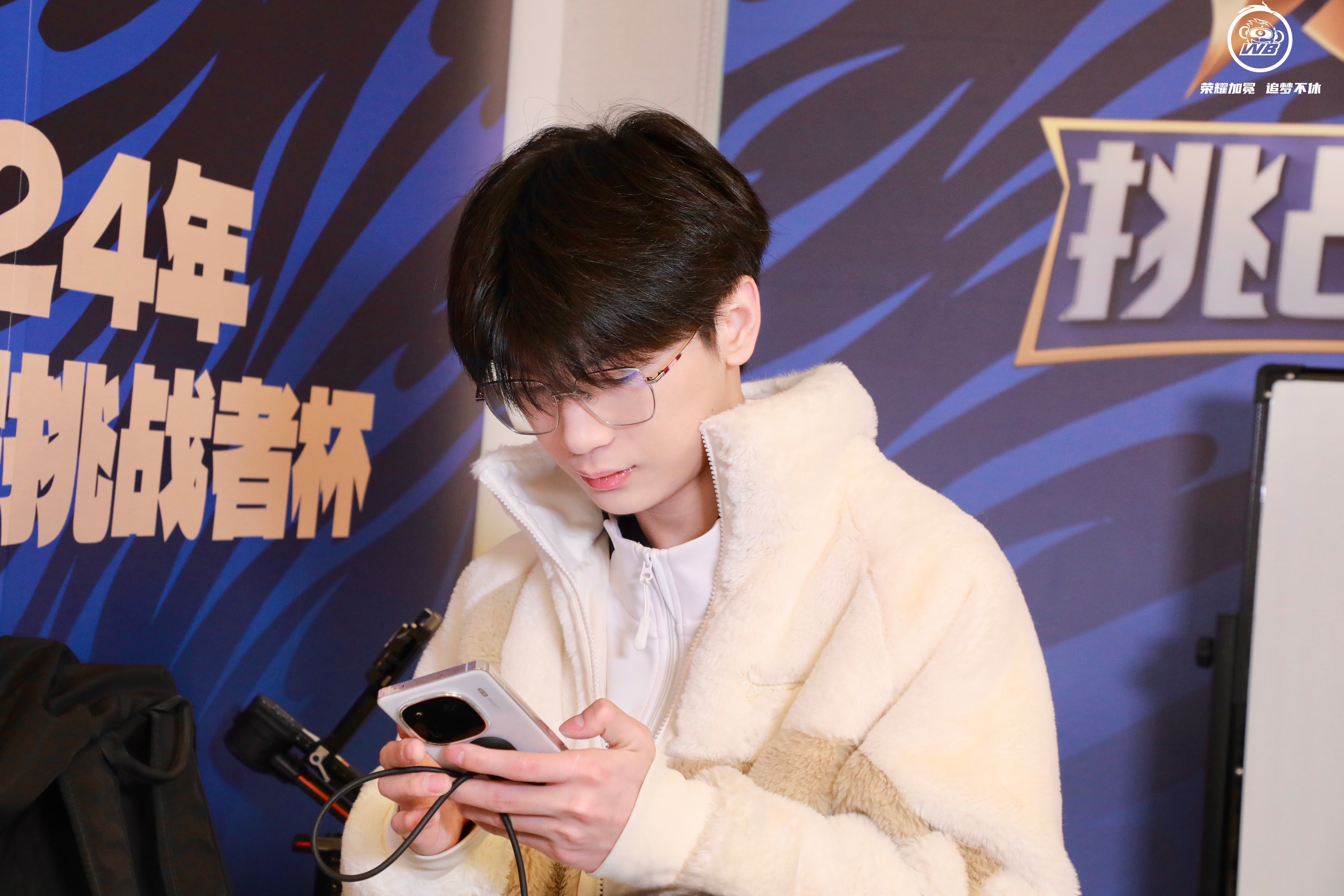 开云体育官网-WBG碾压FLY，Crisp开启传奇时刻鏖战多局小组赛，强势挺进下一轮