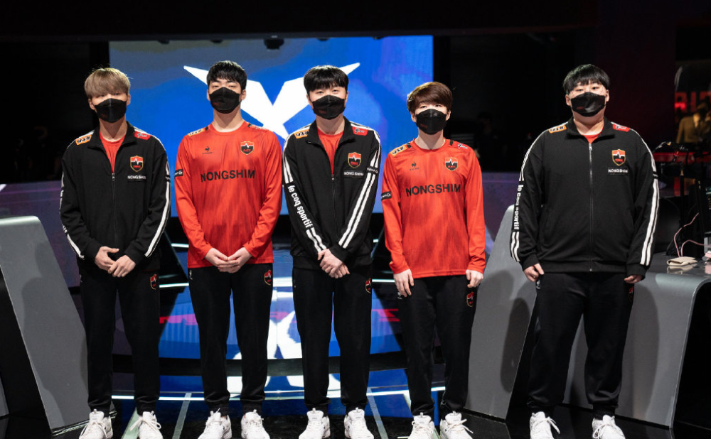 开云官网-NS绝杀FPX，Crisp开启传奇时刻鏖战多局八强赛，点燃全场激情