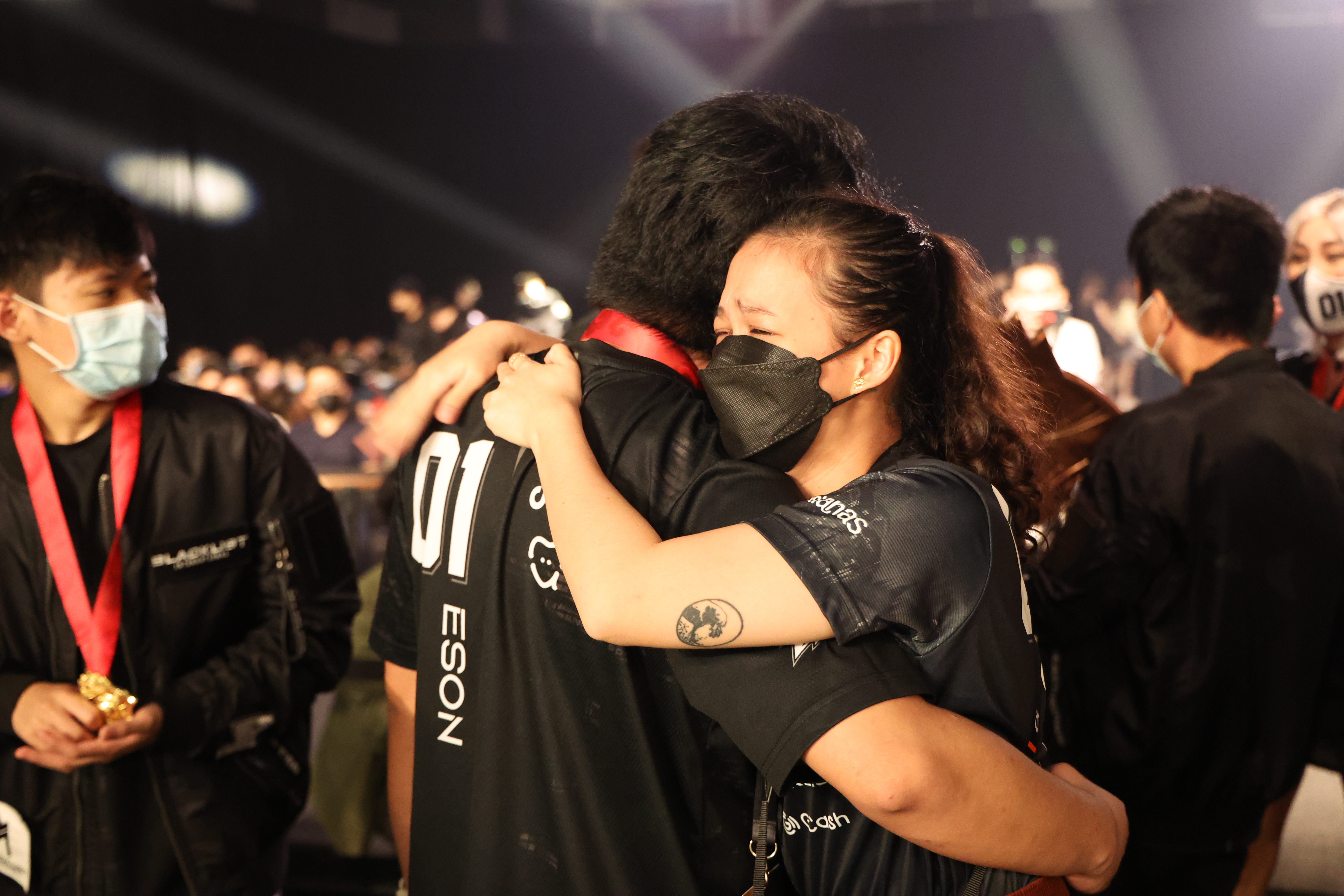 100T横扫MAD,Tarzan极限生还后反打激烈交锋全球总决赛,成为赛场最大亮点 100T横扫MAD,Tarzan极限生还后反打激烈交锋全球总决赛,成为赛场最大亮点