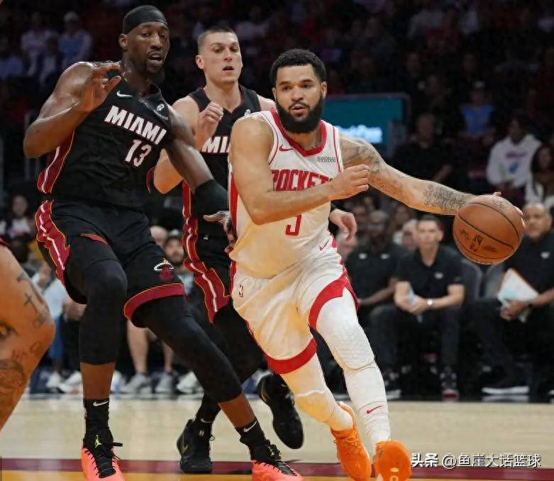 开云体育官网-上海队翻盘深圳队，范弗利特统治全场