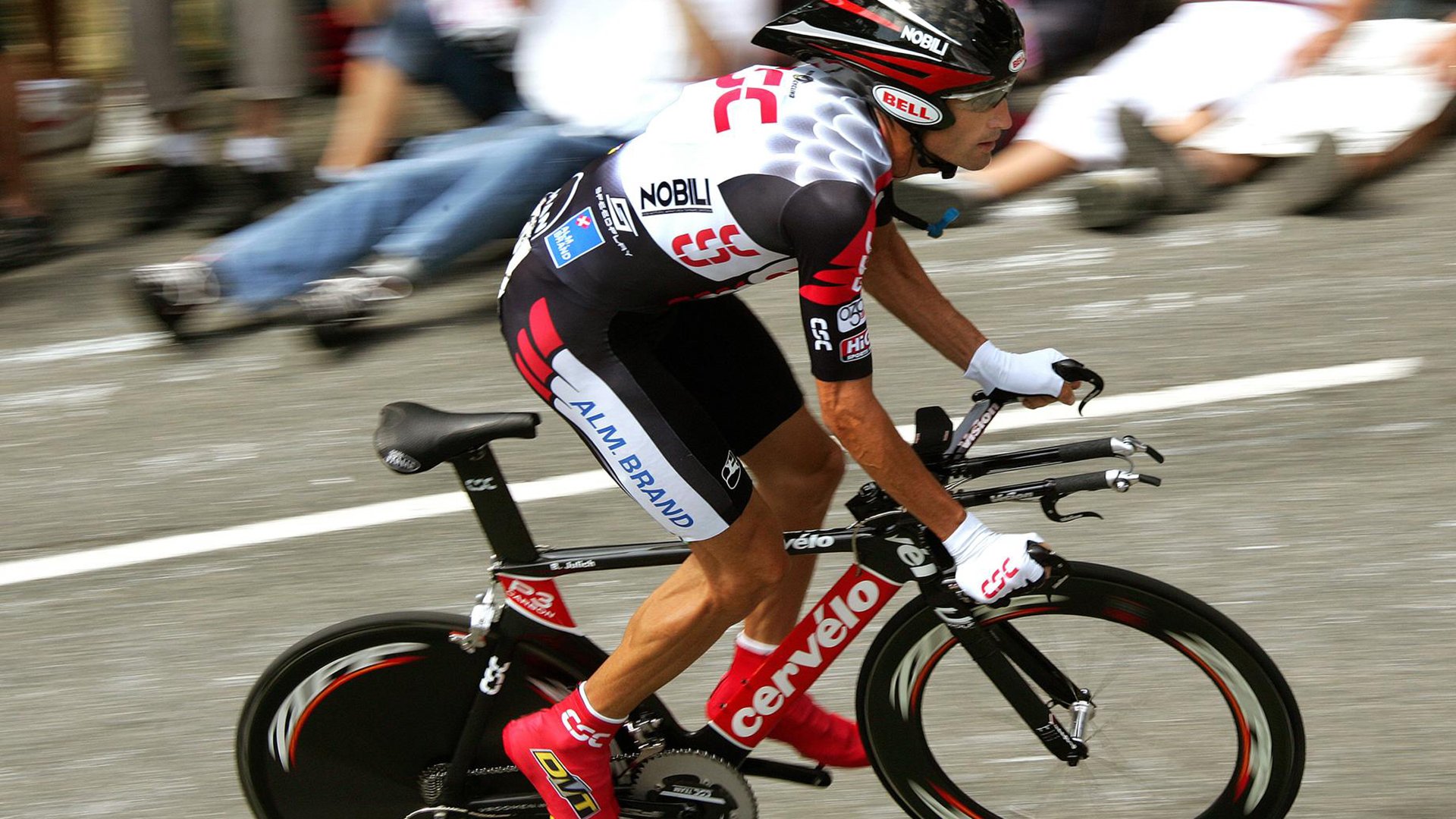 当克瓦拉席卷全场，喀麦隆防线只剩破碎的掌声